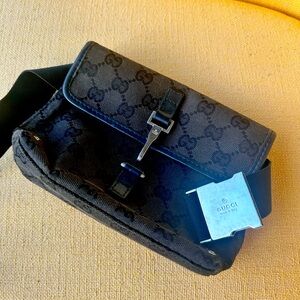 Authentic vintage GUCCI Fannie Pack